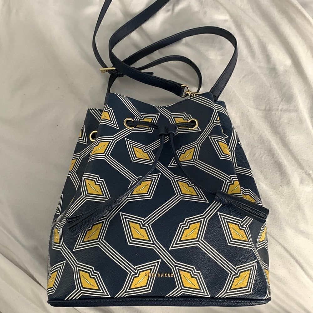 Ted Baker Lip “Leslie” Bucket Bag NWOT